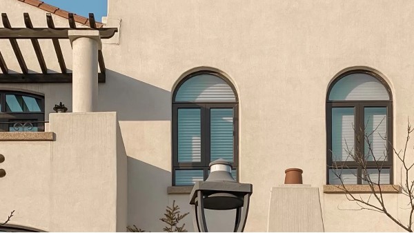 你還在購買看起來沒問題但不實用的鋁木復(fù)合門窗嗎？