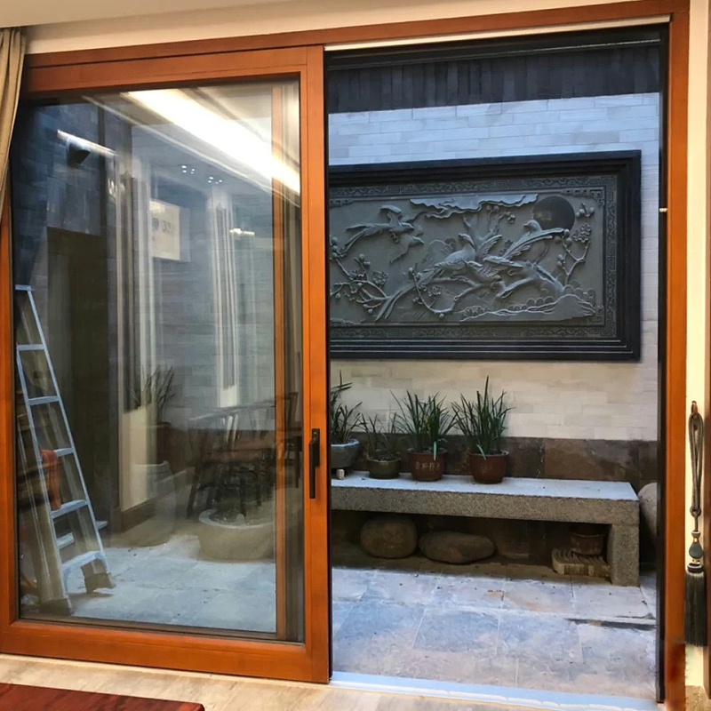 嚴(yán)嚴(yán)冬日里選擇保暖的鋁木復(fù)合門窗有多重要？