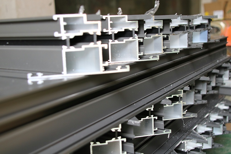 樓上樓門(mén)窗-高端工程門(mén)窗定制廠家