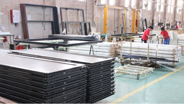 工程門(mén)窗定制廠家關(guān)于加強(qiáng)門(mén)窗節(jié)能工作的建議【樓上樓門(mén)窗拍了拍你】