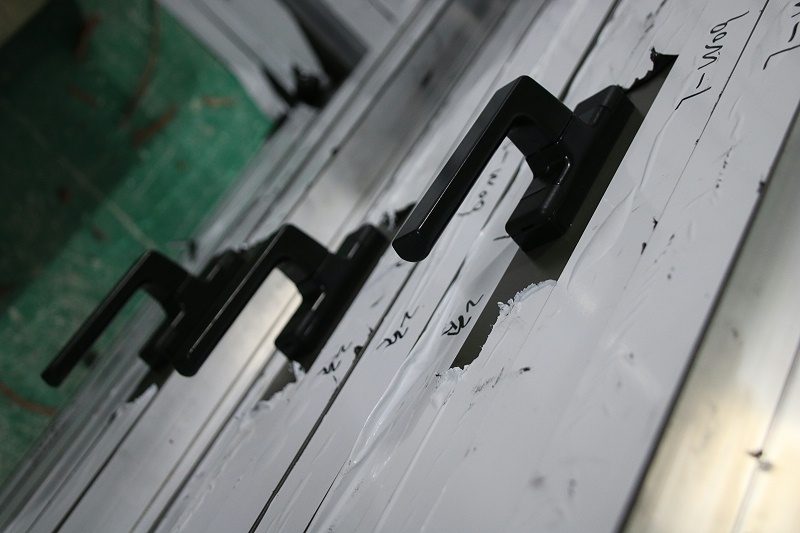 樓上樓高端門窗-鋁合金門多少錢一平米？